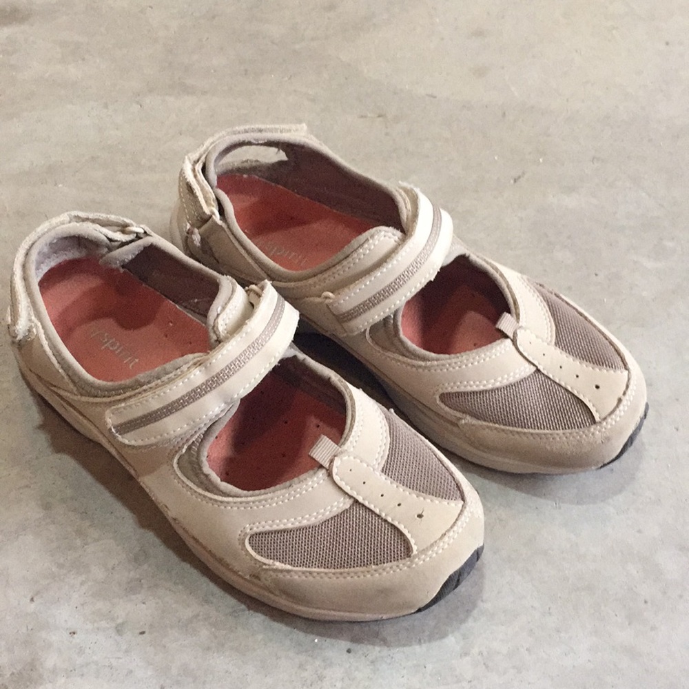 Easy Spirit Essplitsurge Slip On Sandal Tan